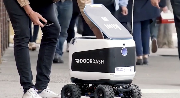 Роботы-курьеры Kiwi доставляют еду в кампусе Калифорнийского университета в Беркли 