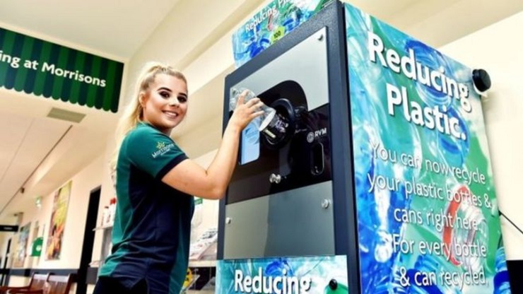 Morrisons тестирует автоматы по приему пустых пластиковых бутылок