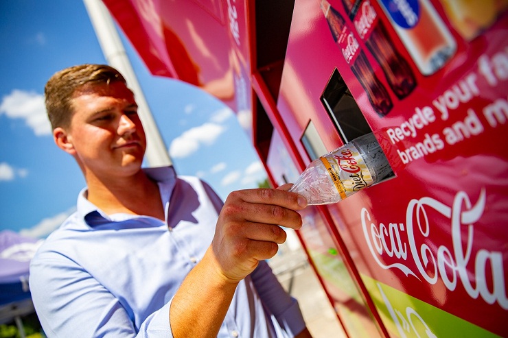 Coca-Cola тестирует в Великобритании сеть автоматов для сбора пластиковых бутылок