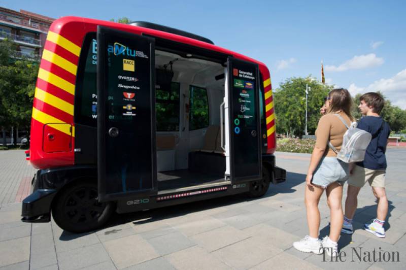 В Испании начали тестировать электрический беспилотный автобус «Erica»