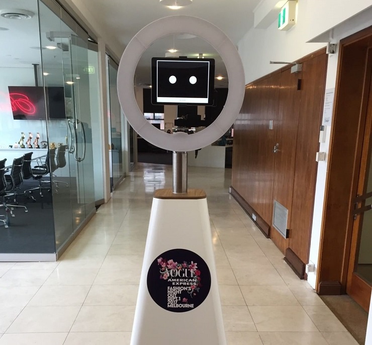 Cелфи робот Selfiebot сделает любое мероприятие незабываемым 