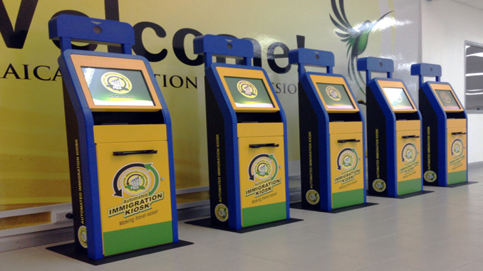 Аэропорты Ямайки получат дополнительные паспортные киоски