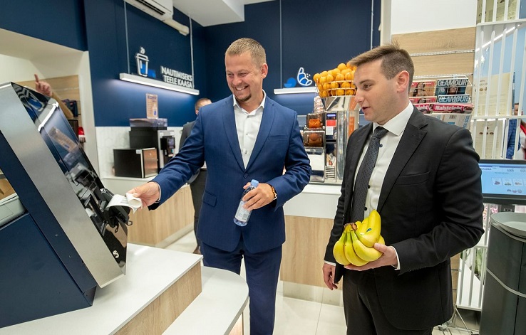 В Таллине первый экспресс-магазин Maxima получил компактную касса самообслуживания EasyScan