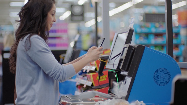Сотрудники Walmart: система ИИ не справляется с кражами на кассах самообслуживания