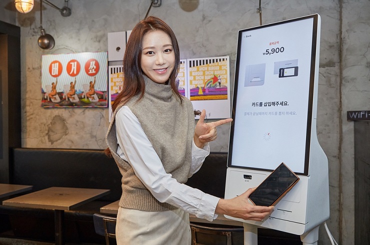 Samsung выходит на рынок устройств самообслуживания для ритейла и ресторанов