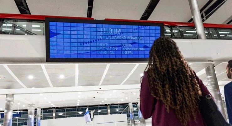 В аэропорту Детройта тестируют экран с одновременной персонализированной информацией о рейсах