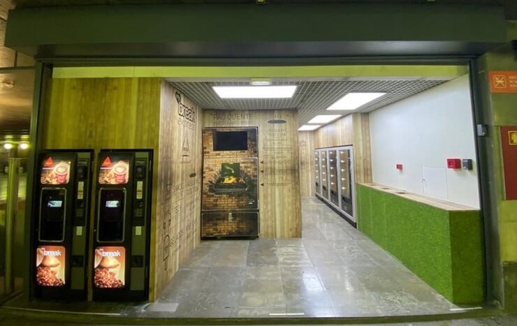 На станции лиссабонского метро запустили автоматизированный вендинг магазин 