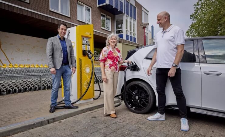 Голландский ритейлер Jumbo установил зарядные станции для клиентов