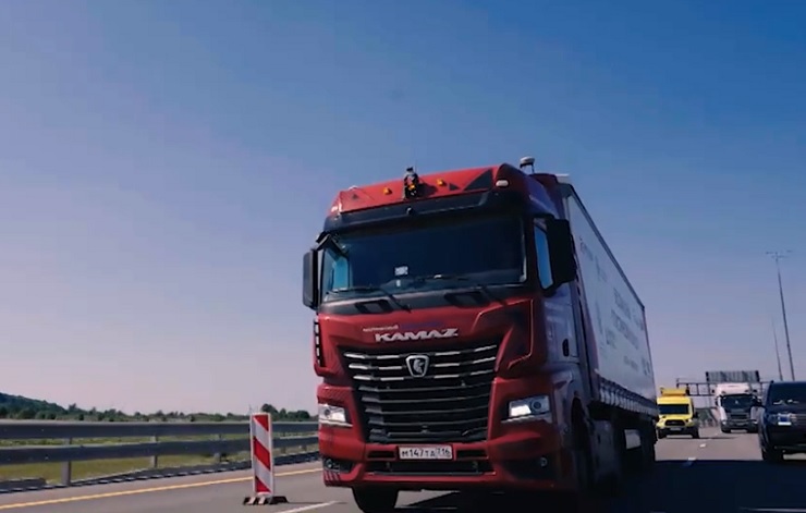 «Магнит» и «КАМАЗ» запустили перевозки беспилотными грузовиками