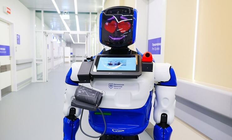 Пациентов Боткинской больницы обслуживает робот-диагност