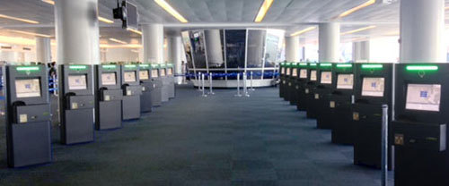United Airlines установила киоски автоматизированного паспортного контроля