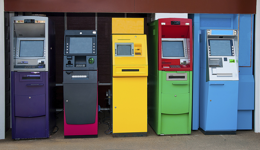 Тинькофф банк рассматривает возможность создания собственной сети банкоматов