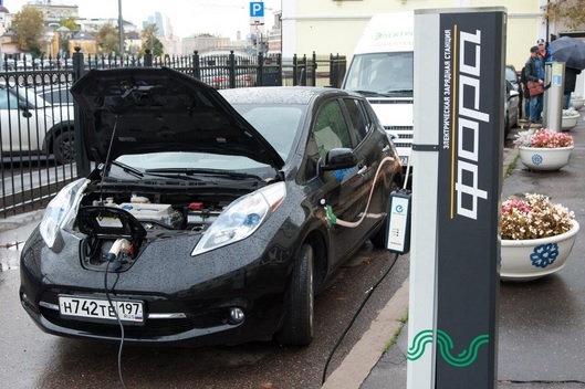 С 1 ноября все АЗС в России должны быть оборудованы зарядными станциями для электромобилей 