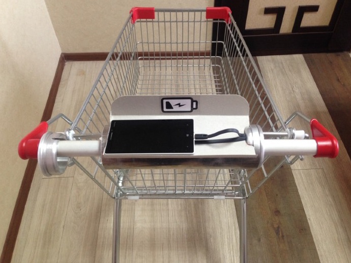 В новосибирском супермаркете тестируют торговые тележки с зарядным устройством