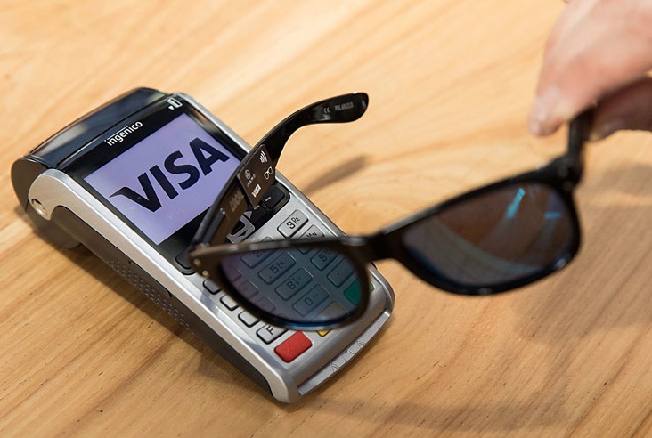 Visa показала прототипы очков для бесконтактных платежей