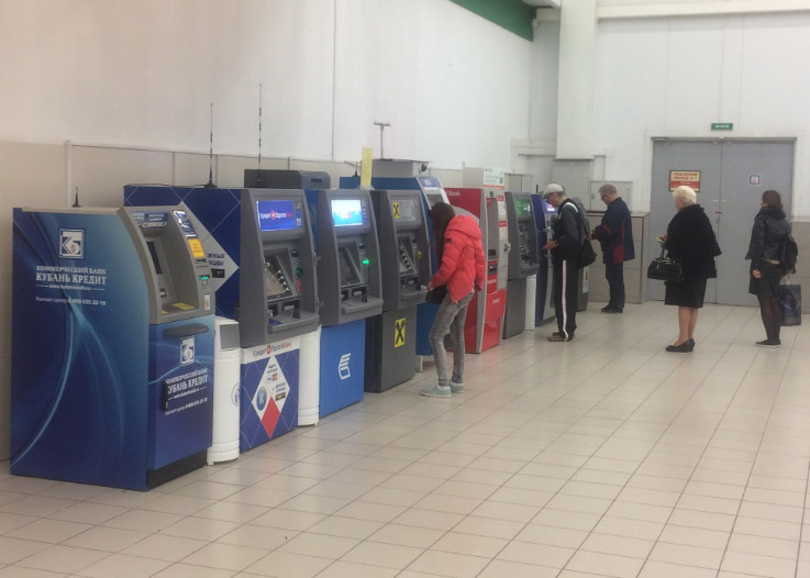 Россия за 2016 год недосчиталась 9000 банкоматов