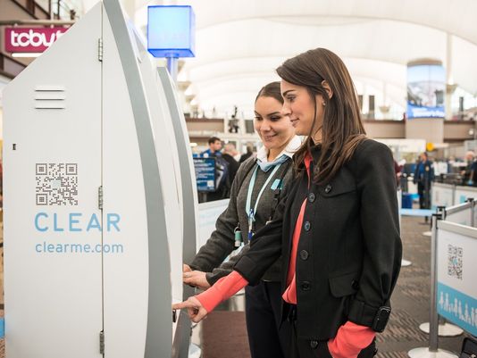 Биометрические киоски идентификации пассажиров в аэропорту