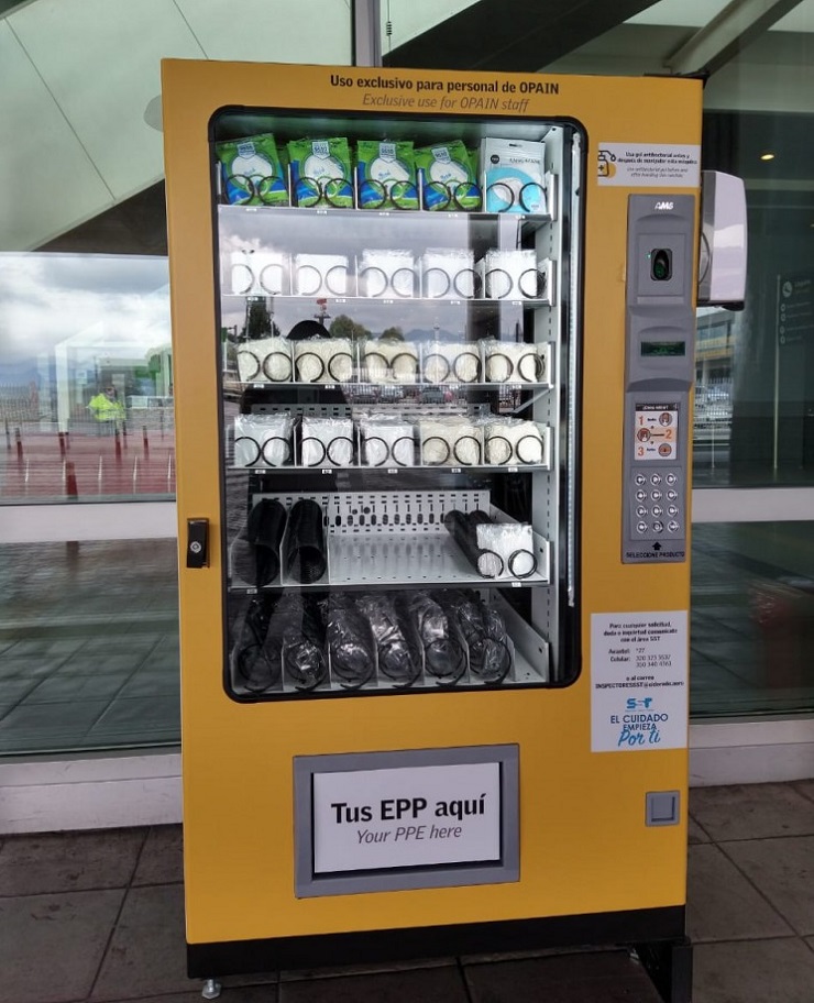 Вендинг автомати с СИЗ в аэропорту Боготы (Колумбия)
