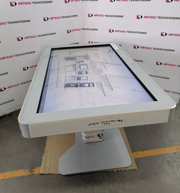 Классический серый сенсорный стол с вставками из МДФ - индивидуальное решение под ТЗ заказчика