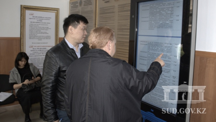 В четырех зданиях судов Алматы установили информационные киоски