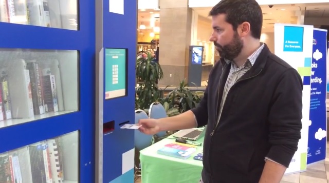 В аэропорту Галифакса установили библиотечный киоск самообслуживания