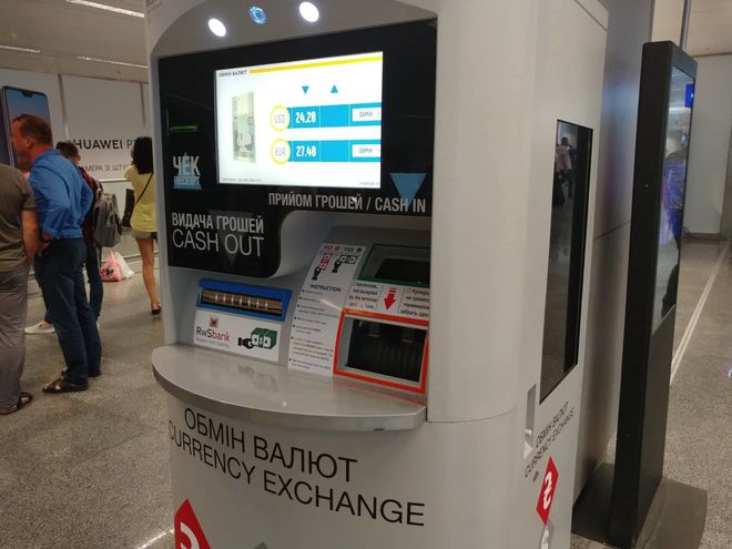 В Украине начали устанавливать первые наличные валютообменные автоматы