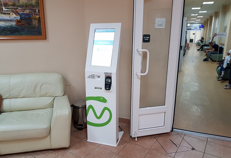 TouchPlat установил терминалы самообслуживания в медицинских центрах «СМ-Клиники»