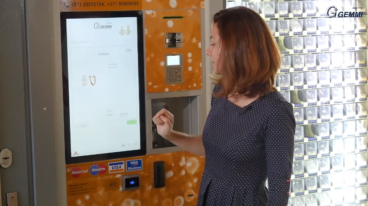 В Латвии установили торговый автомат по продаже ювелирных украшений