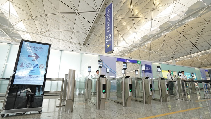 В аэропорту Гонконга запустили автоматизированную систему выхода на посадку e-Security Gates с биометрией