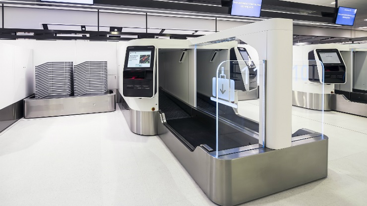 В международном аэропорту Шанхая Хунцяо установили 8 станций для автоматизированной сдачи багажа 