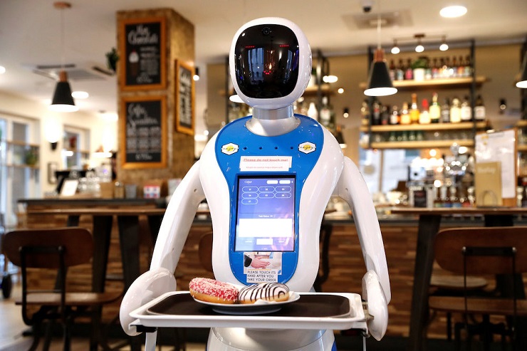 В Будапеште открылось кафе с роботами-официантами 