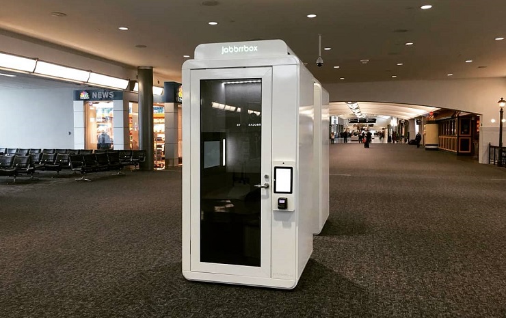 Автоматизированные капсульные офисы завоевывают аэропорты США