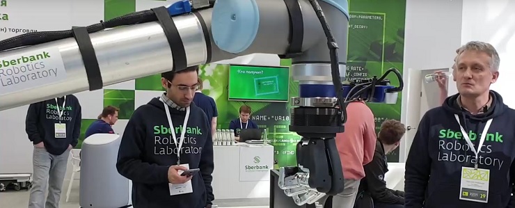 Сбербанк разрабатывает робота-манипулятора