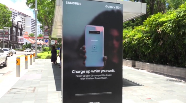 Samsung оборудовал транспортные остановки в Сингапуре беспроводными зарядками