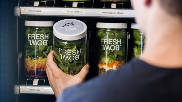 В Нью-Йорке установили салатные вендинг автоматы с экологичной упаковкой