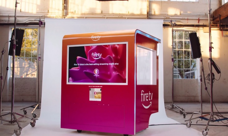 Промо вендинг автомат Pop Bot продвигает Amazon Fire TV