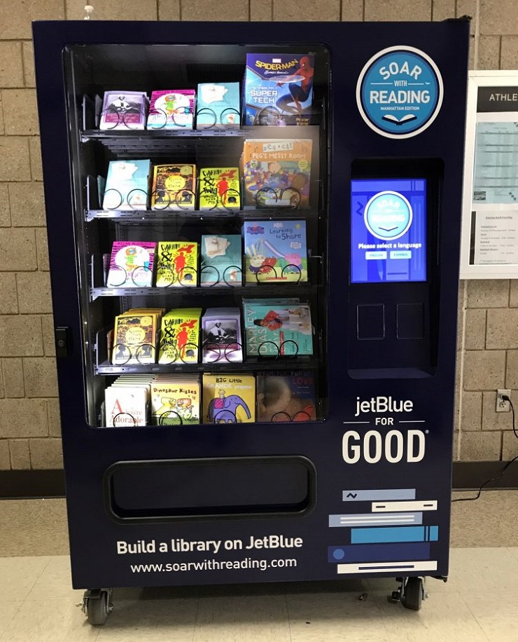 Авиакомпания JetBlue устанавливает бесплатные книжные вендинг автоматы для детей