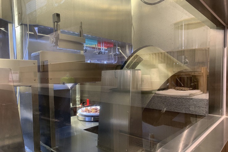 В Гонконге открылся ресторан с полностью роботизированной кухней