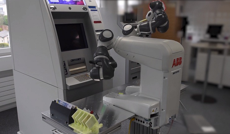 Робот YuMi® революционизирует тестирование банкоматов
