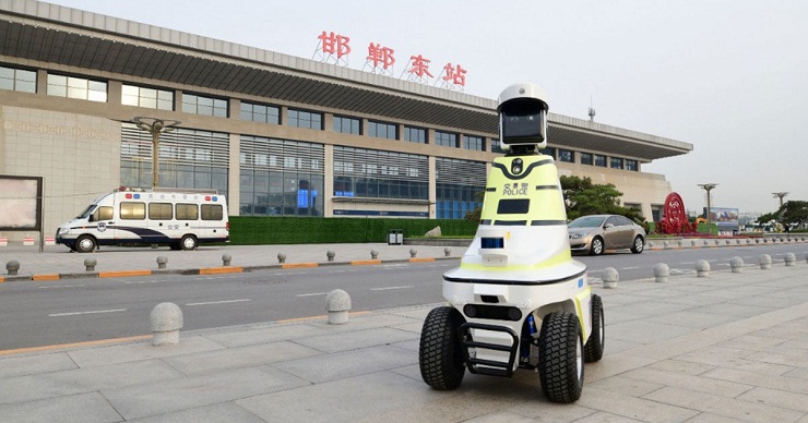 Китайская дорожная полиция внедряет роботов