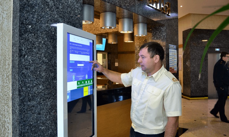 Речной вокзал Салехарда получил информационный киоск для маломобильных граждан