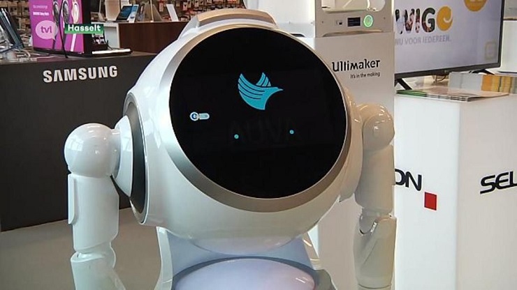 Бельгийские сети электроники принимают на работу роботов консультантов