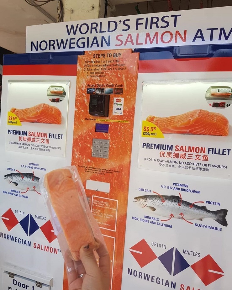 Сеть лососевых вендинг автоматов захватила Сингапур