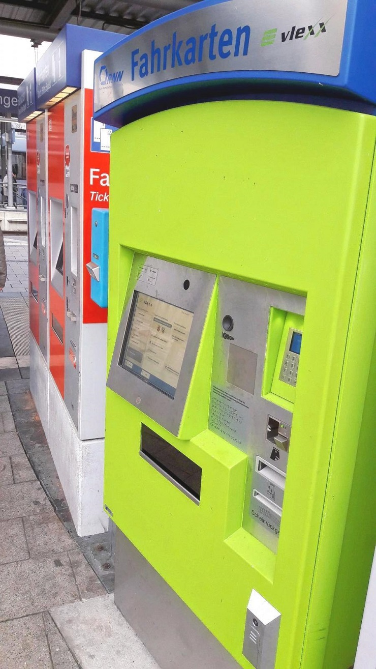 Транспортная компания Vlexx оборудовала билетные автоматы окрашивающей системой защиты банкнот