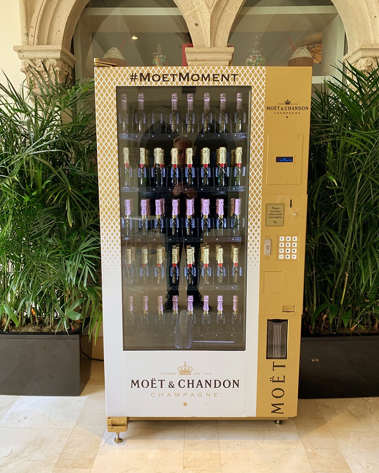 Торговый автомат с шампанским Moët & Chandon покоряет Флориду