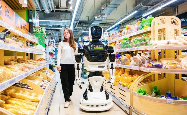 Роботы Promobot V.4 будут работать консультантами в бразильских супермаркетах