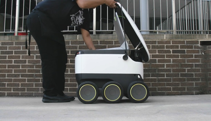 Автономные роботы Starship доставляют еду в Хьюстонском университете