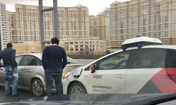 Беспилотный автомобиль «Яндекса» попал в Москве в ДТП
