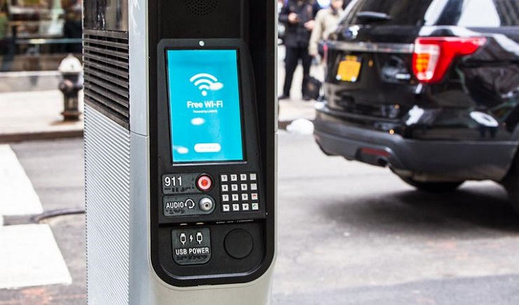 Уличные Wi-Fi киоски LinkNYC демонстрируют цифровой разрыв в Нью-Йорке
