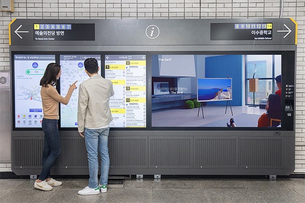 Samsung разместил интерактивные Digital Signage экраны на станциях метро Сеула
